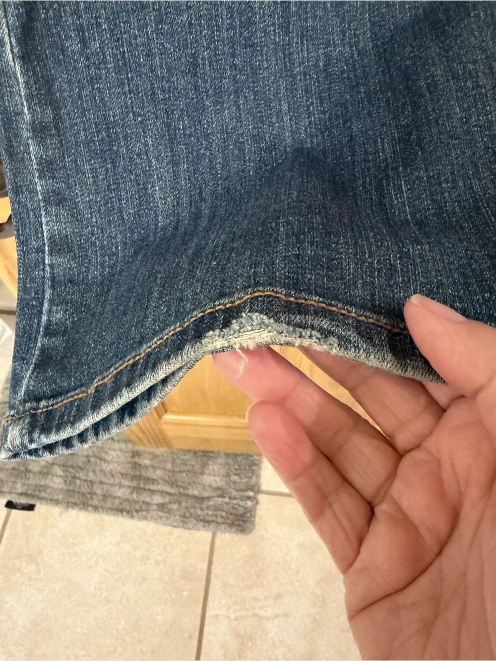 Levi’s 528 Bootcut Jeans Women’s Blue Denim Distressed Fade Stretch size 8 EUC